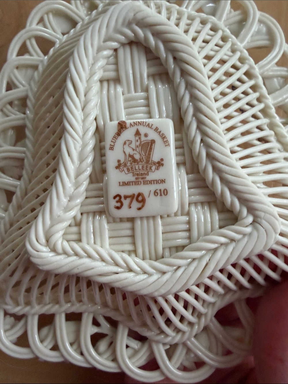 Belleek Hand Crafted Ivory Woven Bell  Basket with flowers Bee and Lady bag - Picture 3 of 6